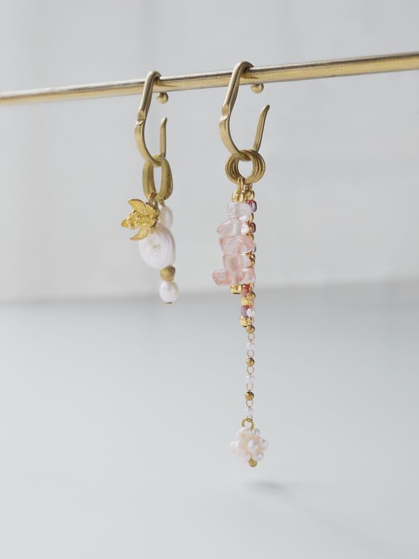 Lapis | Ruby Blooms * 紅色 花 珍珠 耳環 耳骨夾 交換禮物 天然珍珠 水晶耳環 珍珠耳環 耳夾耳環 聖誕禮物 聖誕耳環 花耳環 閨蜜禮物