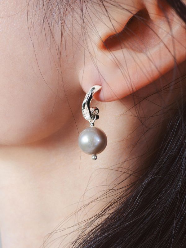 LUNARIA - 月澄 * 銀色 黃銅 純銀針 天然珍珠 抗敏 耳環 女生禮物 情人節禮物 母親節禮物 淡水珍珠 珍珠 珍珠耳環 生日禮物 耳環