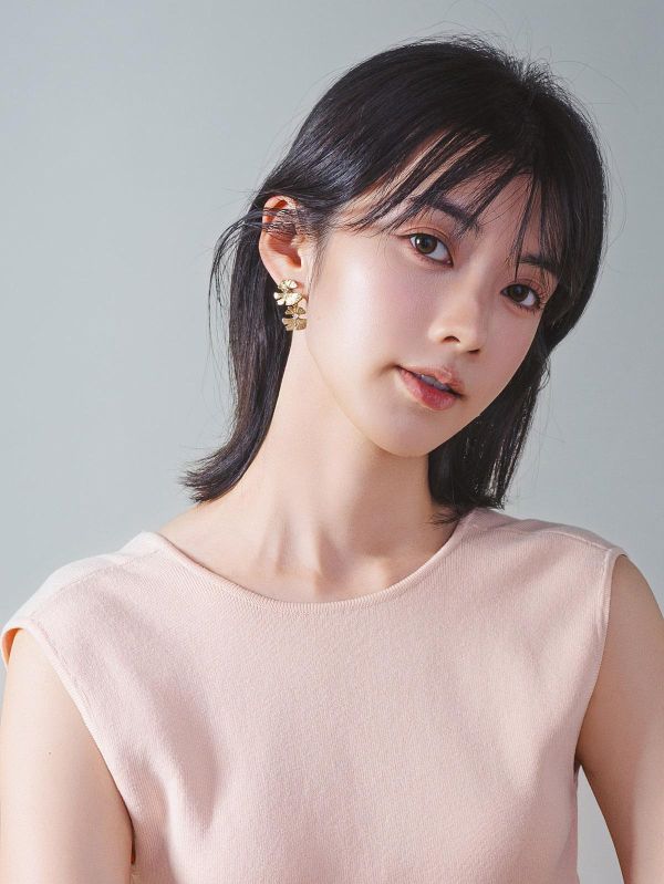 LUNARIA - 月瓣 * 黃銅 不銹鋼針 樹脂 抗敏 後扣 耳環 女生禮物 康乃馨 情人節禮物 母親節 母親節禮物 生日禮物 耳環 花耳環