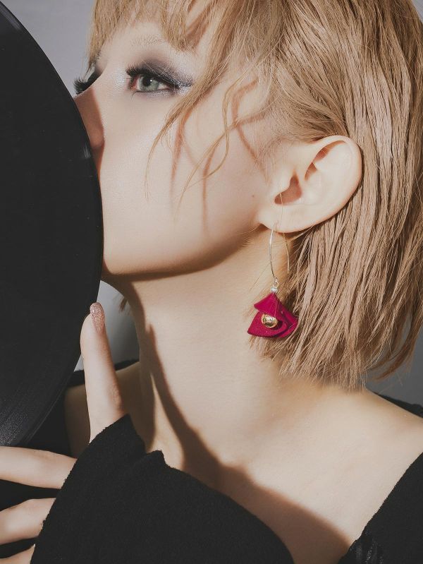 AFTERGLOW | 朵 * 純銀 皮革 天然 幾何 抗敏 垂墜 耳環 ESG natural系列 recycled material 公平貿易 環保 環境友善 羊皮 耳環 花耳環