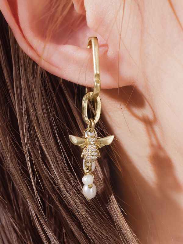 Lapis | Bee Charm * 珍珠 蜜蜂 黃銅 耳環 耳骨夾 交換禮物 天然珍珠 水晶耳環 珍珠耳環 耳夾耳環 聖誕禮物 聖誕耳環 蜜蜂耳環 閨蜜禮物