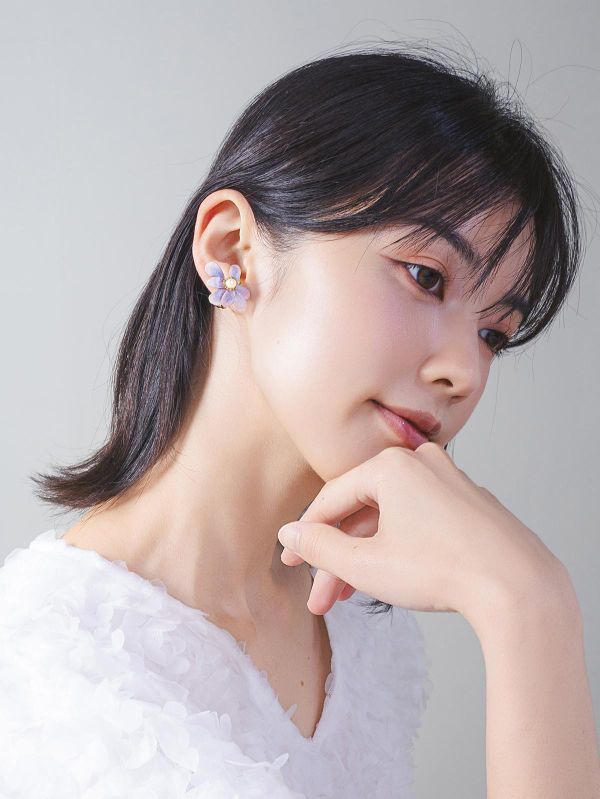 VERNL | 春息 - 藍紫 * 黃銅 珍珠 花朵 彩色 樹脂 戒指 耳骨夾 交換禮物 情人節禮物 戒指珍珠 珍珠 耳骨夾 生日禮物 耳窩夾 花耳環