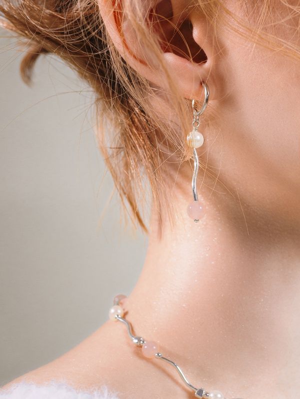 CIRRUS - 粉雪 * 粉水晶 珍珠 桃花人緣 溫柔守護 純銀 耳環 交換禮物 人緣 婚禮小物 情人節禮物 招桃花 水晶耳環 生日禮物 畢業禮物 礦石