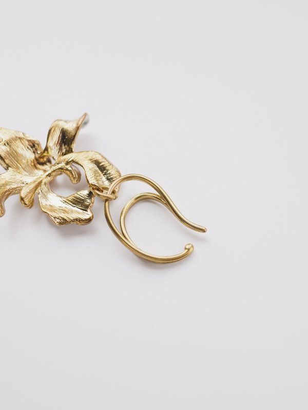 暮光系 - 覆雪盛開 * 冷琺瑯  樹脂 白色 花朵 黃銅 耳骨夾 交換禮物 婚禮小物 情人節禮物 生日禮物 畢業禮物花 耳環花耳環 黃銅耳環