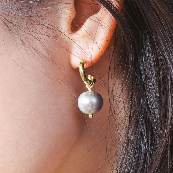 LUNARIA - 月澄 * 金色 黃銅 純銀針 天然珍珠 抗敏 耳環 女生禮物 情人節禮物 母親節禮物 淡水珍珠 珍珠 珍珠耳環 生日禮物 耳環
