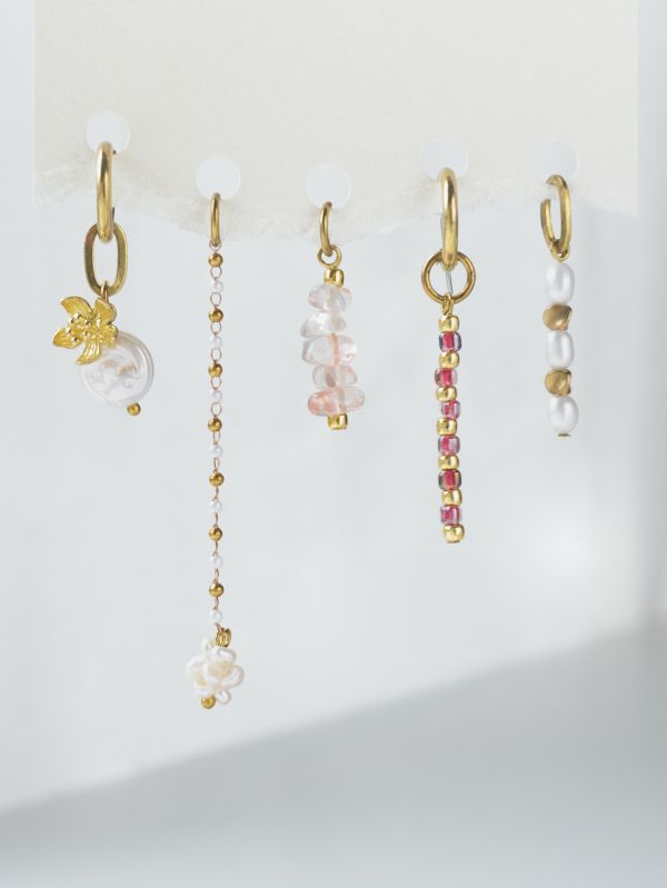 Lapis | Ruby Blooms * 紅色 花 珍珠 耳環 耳骨夾 交換禮物 天然珍珠 水晶耳環 珍珠耳環 耳夾耳環 聖誕禮物 聖誕耳環 花耳環 閨蜜禮物