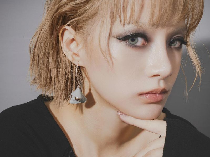 AFTERGLOW | 朵 * 純銀 皮革 天然 幾何 抗敏 垂墜 耳環 ESG natural系列 recycled material 公平貿易 環保 環境友善 羊皮 耳環 花耳環