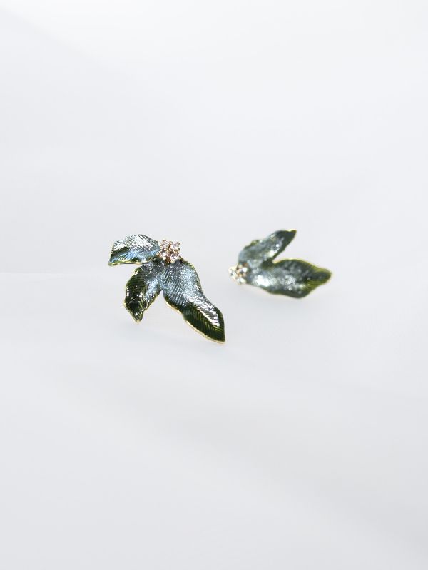 Xmas | Emerald * 翠綠 黃銅 冷琺瑯 聖誕紅耳環 交換禮物 植物耳環 純銀耳針耳環 聖誕禮物 聖誕紅花耳環 葉子耳環 閨蜜禮物