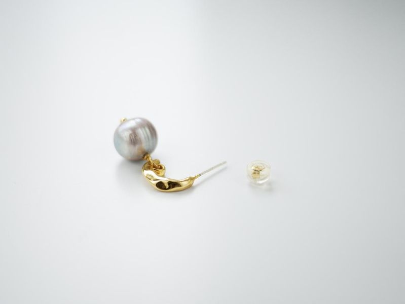 LUNARIA - 月澄 * 金色 黃銅 純銀針 天然珍珠 抗敏 耳環 女生禮物 情人節禮物 母親節禮物 淡水珍珠 珍珠 珍珠耳環 生日禮物 耳環