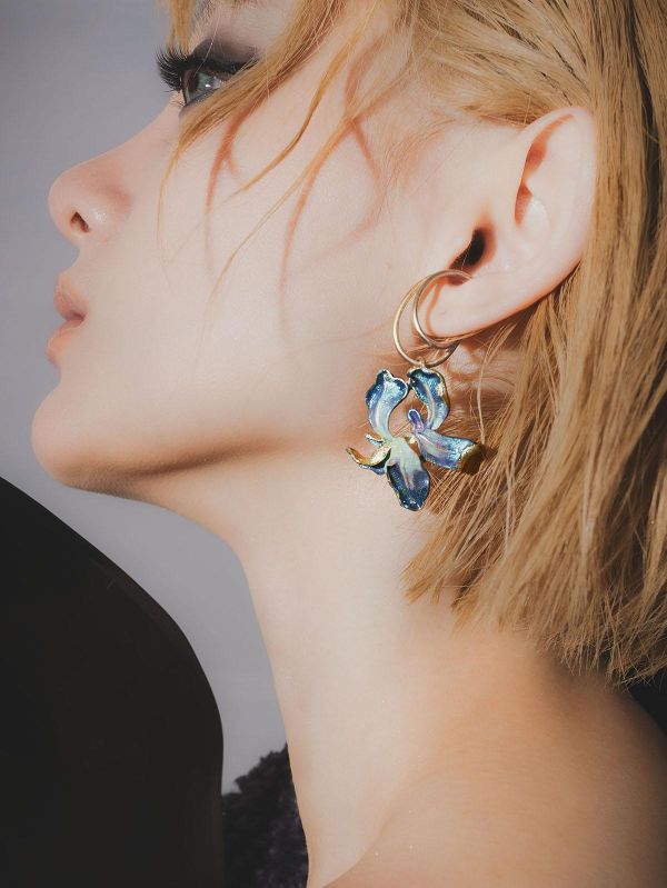 暮光系 - 星藍盛開 * 冷琺瑯 樹脂 藍紫色 花朵 黃銅 耳骨夾 交換禮物 婚禮小物 情人節禮物 生日禮物 畢業禮物 花 耳環 花耳環 黃銅耳環