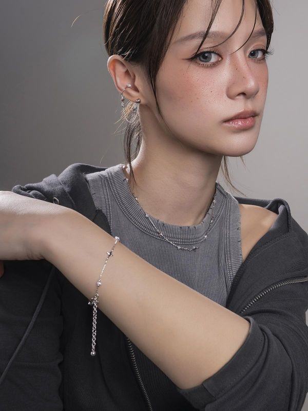 FLASH - 星弦 * 銀色 珍珠 十字 閃光 個性 細手鍊 手鍊 交換禮物 十字 婚禮小物 情人節禮物 手鍊 珍珠 珍珠手鍊 生日禮物
