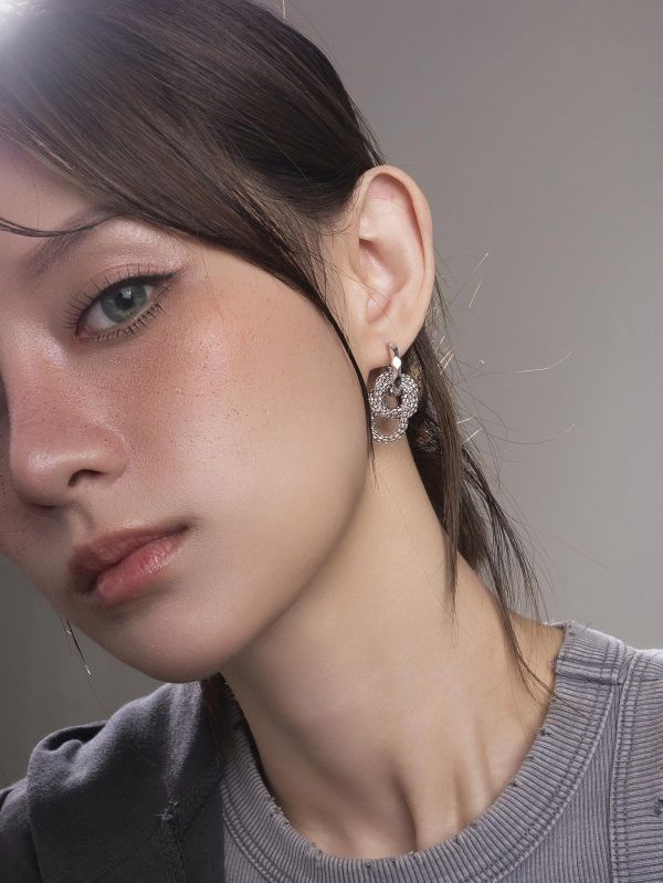 循光 * 銀色 中性 紐結 個性 圓圈 耳環 中性 交換禮物 個性耳環 女 禮物 情人節禮物 扭結耳環 生日禮物 耳環