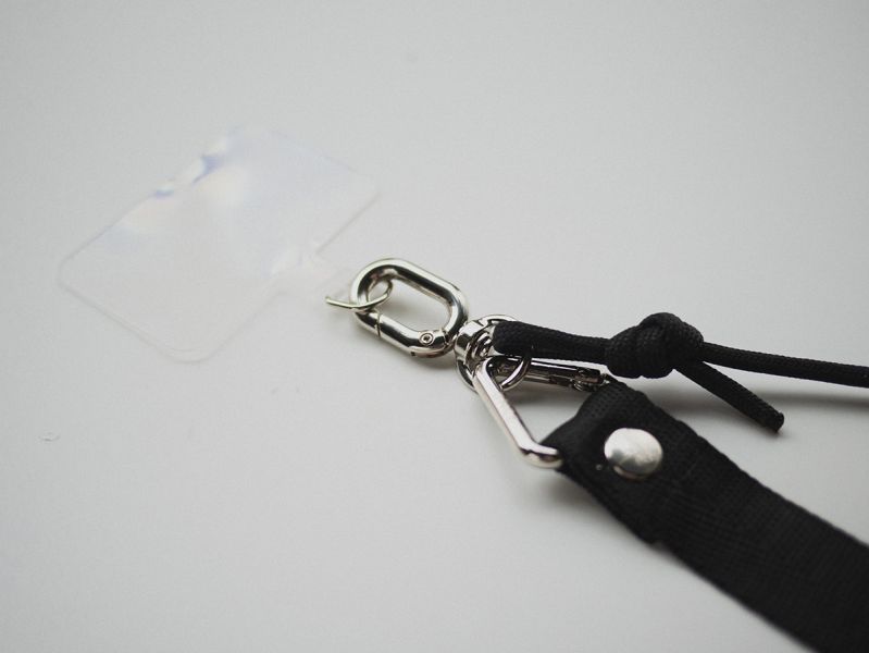 閃光系 | CRUSH -鈦空黑 * 黑色 金屬色 尼龍 傘繩 手機背帶 phone-strap 交換禮物 可拆式背帶 女友禮物 女生禮物 情人節禮物 手機掛繩 手機繩