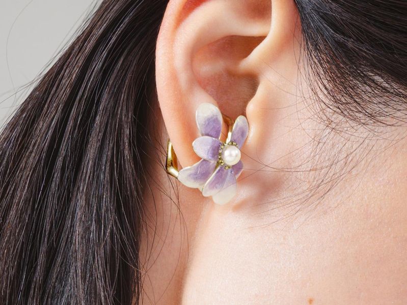 VERNL | 春息 - 藍紫 * 黃銅 珍珠 花朵 彩色 樹脂 戒指 耳骨夾 交換禮物 情人節禮物 戒指珍珠 珍珠 耳骨夾 生日禮物 耳窩夾 花耳環