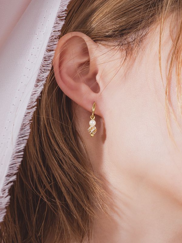 ONCE LITE | 暮光系 - WHITE * 白色 珍珠 黃銅耳環 交換禮物 婚禮小物 情人節禮物 抗敏耳環 珍珠耳環 生日禮物 畢業禮物 迷你耳環 黃銅耳環