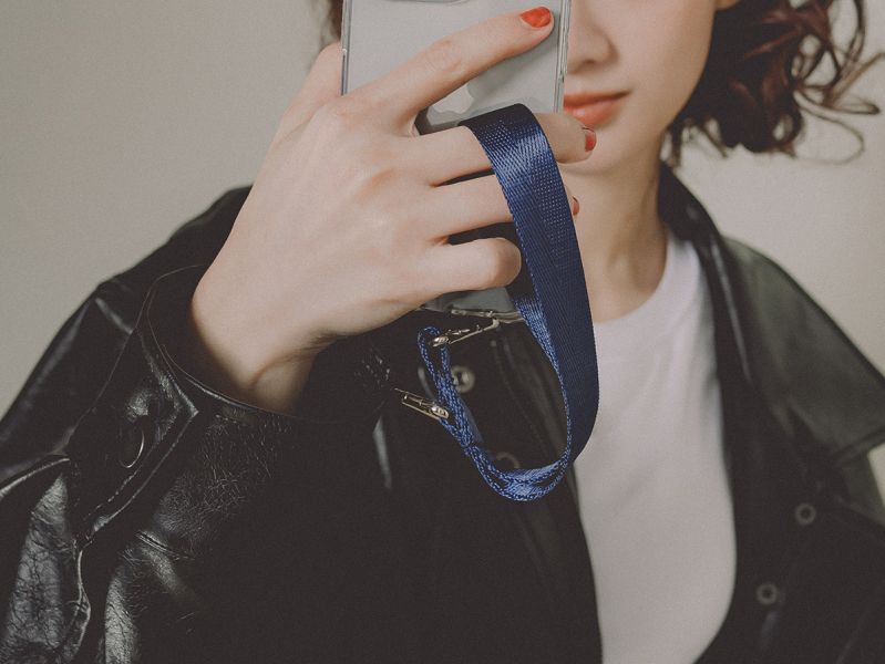 閃光系 | CRUSH - 湛海藍 * 藍色 尼龍 手機手帶 手機腕帶 phone-strap 交換禮物 可拆式背帶 女友禮物 女生禮物 情人節禮物 手機掛繩 手機繩