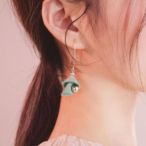 AFTERGLOW | 雲 * 純銀 皮革 天然 幾何 抗敏 垂墜 耳環 ESG natural系列 recycled material 公平貿易 環保 環境友善 羊皮 耳環 花耳環