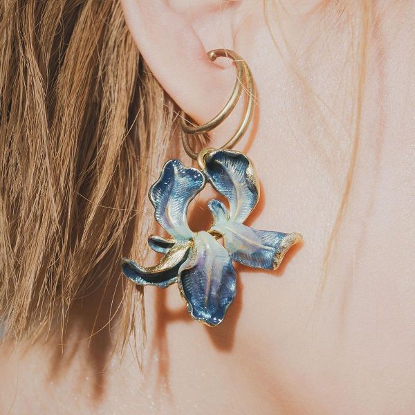 暮光系 - 星藍盛開 * 冷琺瑯 樹脂 藍紫色 花朵 黃銅 耳骨夾 交換禮物 婚禮小物 情人節禮物 生日禮物 畢業禮物 花 耳環 花耳環 黃銅耳環