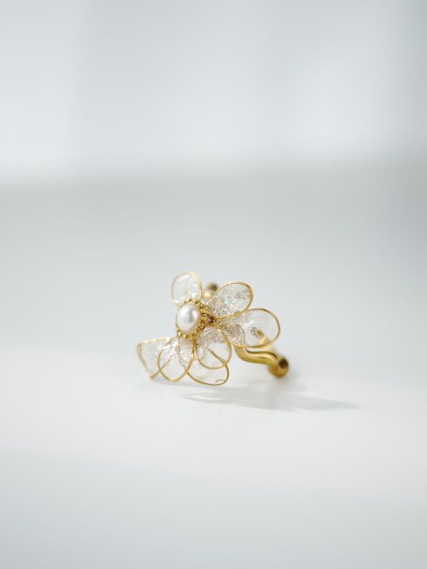 VERNL | 春息 - 透明 * 黃銅 珍珠 花朵 彩色 樹脂 戒指 耳骨夾 交換禮物 情人節禮物 戒指珍珠 珍珠 耳骨夾 生日禮物 耳窩夾 花耳環