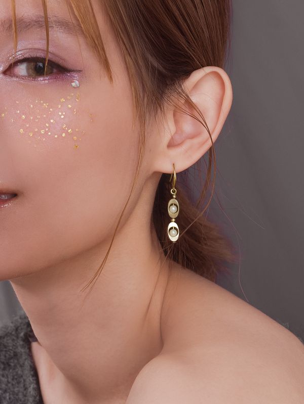 ONCE LITE | 暮光系 - OVAL * 珍珠 橢圓形 黃銅耳環 交換禮物 婚禮小物 情人節禮物 抗敏耳環 珍珠耳環 生日禮物 畢業禮物 迷你耳環 黃銅耳環