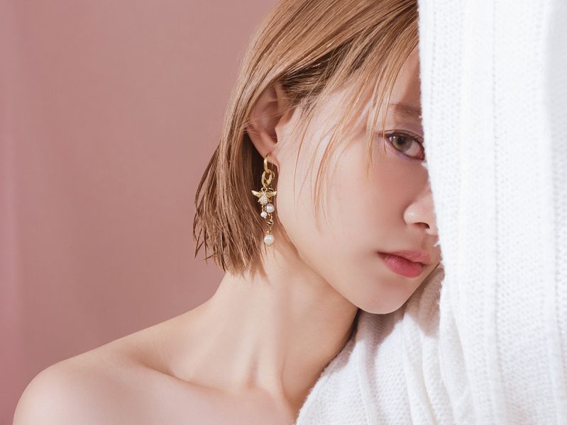 Lapis | Bee Charm * 珍珠 蜜蜂 黃銅 耳環 耳骨夾 交換禮物 天然珍珠 水晶耳環 珍珠耳環 耳夾耳環 聖誕禮物 聖誕耳環 蜜蜂耳環 閨蜜禮物