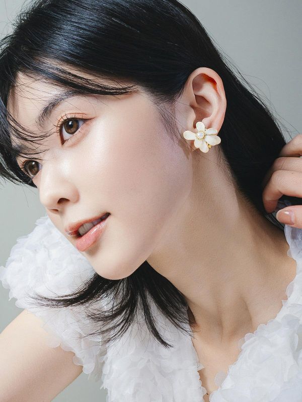 VERNL | 春息 - 珍珠白 * 黃銅 珍珠 花朵 彩色 樹脂 戒指 耳骨夾 交換禮物 情人節禮物 戒指珍珠 珍珠耳骨夾 生日禮物 耳窩夾 花耳環