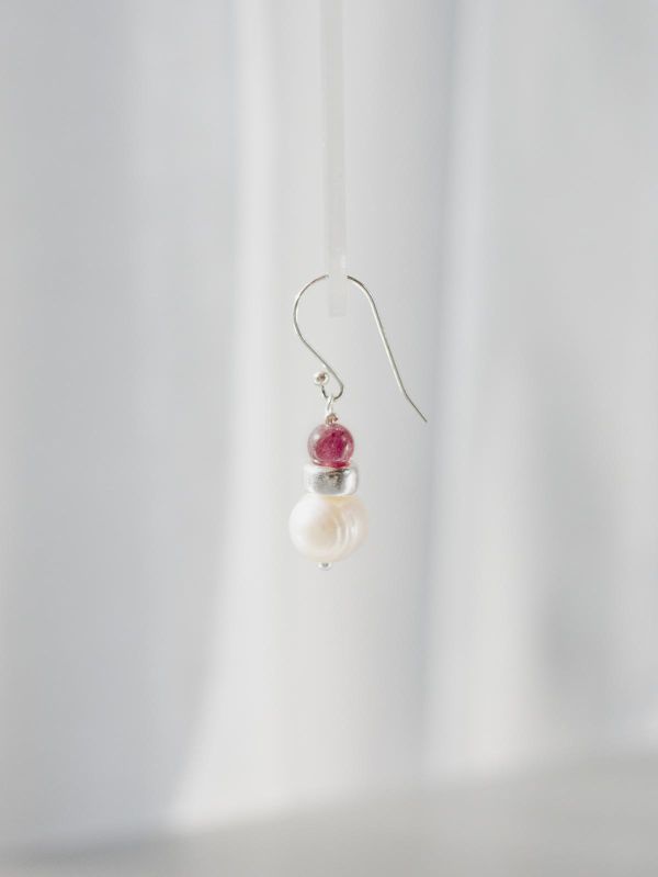 SCARLET - 蝕 * 紅石榴  珍珠 純銀 健康循環 永恆自信 耳環 交換禮物 婚禮小物 情人節禮物 招財水晶 耳環 生日禮物 畢業禮物 礦石 能量水晶