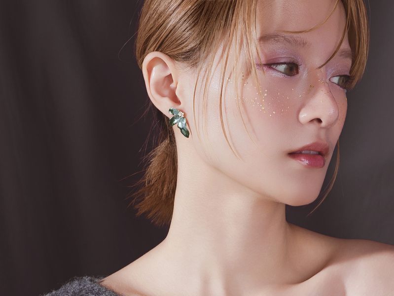 Xmas | Emerald * 翠綠 黃銅 冷琺瑯 聖誕紅耳環 交換禮物 植物耳環 純銀耳針耳環 聖誕禮物 聖誕紅花耳環 葉子耳環 閨蜜禮物