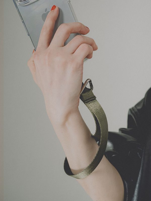 閃光系 | CRUSH - 千歲綠 * 綠色 金屬色 手機手帶 手機腕帶 phone-strap 交換禮物 可拆式背帶 女友禮物 女生禮物 情人節禮物 手機掛繩 手機繩