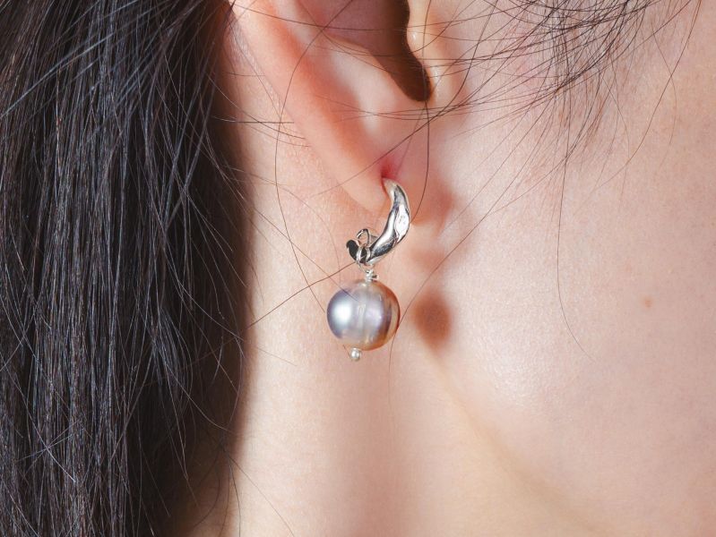 LUNARIA - 月澄 * 銀色 黃銅 純銀針 天然珍珠 抗敏 耳環 女生禮物 情人節禮物 母親節禮物 淡水珍珠 珍珠 珍珠耳環 生日禮物 耳環