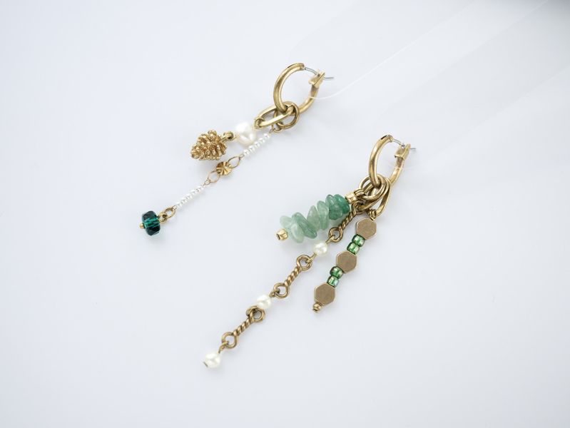 Lapis | Verdant Pine * 綠色 松果 耳環 耳骨夾 交換禮物 天然珍珠 水晶耳環 珍珠耳環 耳夾耳環 聖誕禮物 聖誕耳環 蜜蜂耳環 閨蜜禮物