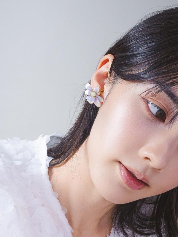 VERNL | 春息 - 藍紫 * 黃銅 珍珠 花朵 彩色 樹脂 戒指 耳骨夾 交換禮物 情人節禮物 戒指珍珠 珍珠 耳骨夾 生日禮物 耳窩夾 花耳環