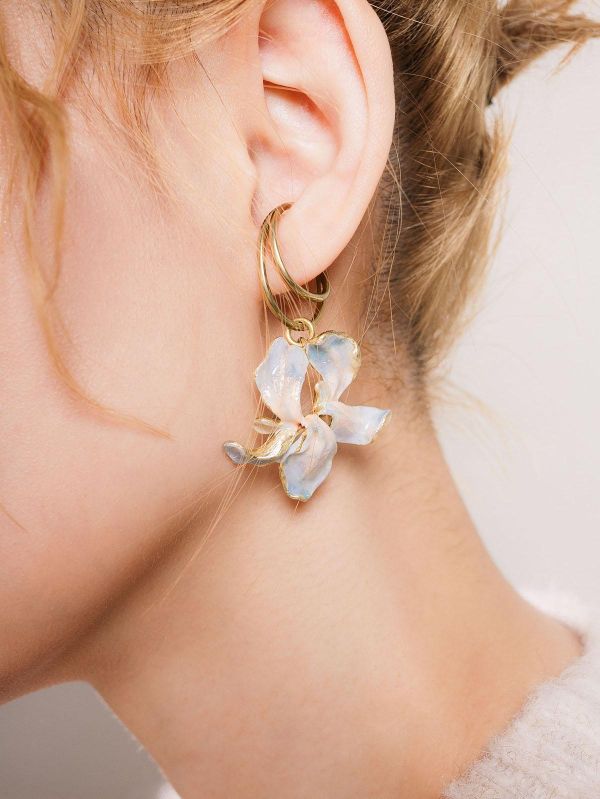 暮光系 - 覆雪盛開 * 冷琺瑯  樹脂 白色 花朵 黃銅 耳骨夾 交換禮物 婚禮小物 情人節禮物 生日禮物 畢業禮物花 耳環花耳環 黃銅耳環