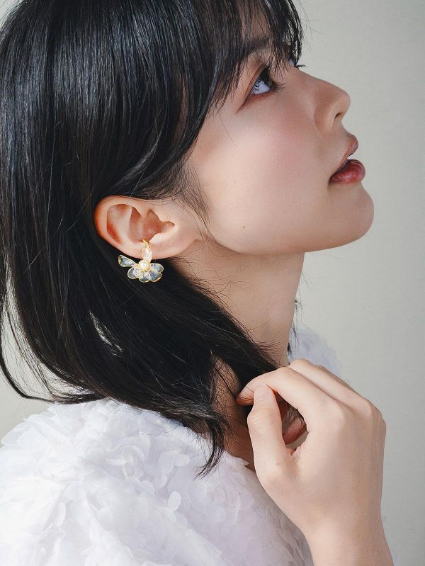 VERNL | 春息 - 透明 * 黃銅 珍珠 花朵 彩色 樹脂 戒指 耳骨夾 交換禮物 情人節禮物 戒指珍珠 珍珠 耳骨夾 生日禮物 耳窩夾 花耳環