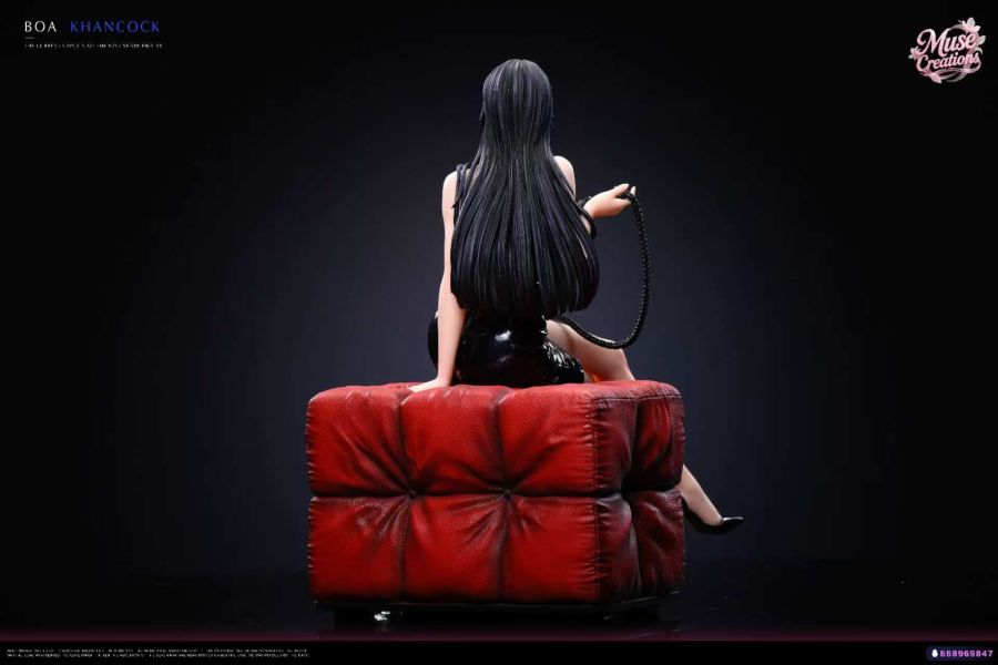 【預定】MUSE 牽狗女帝企劃第一彈：女帝身著皮衣勾勒出完美身材 