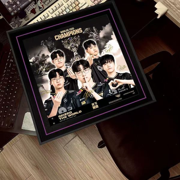 【海外代購】千鳥社 《T1戰隊—第六冠》2025英雄聯盟全球總決賽skt冠軍T1戰隊LCK史無前例faker大魔王三連冠成員簽名畫 