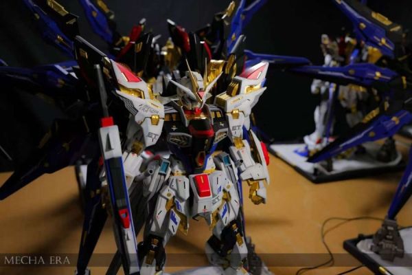 【海外代購】MECHA ERA 2025年度典藏巨獻 藍色戰爭機甲雙形態（1/48比例）超限定版燈光立體場景雕像 