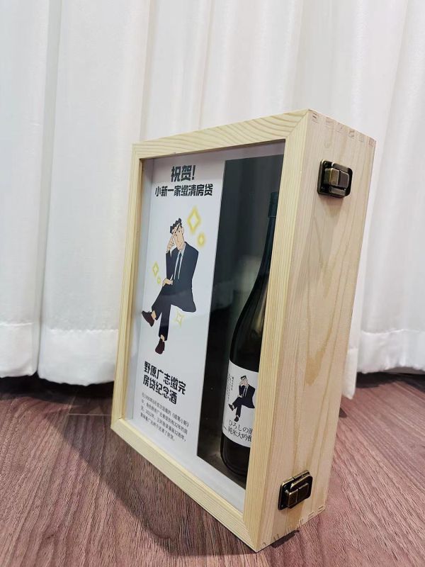 【海外代購】千鳥社 《野原廣志酒》 蠟筆小新野原廣志酒瓶紀念裱畫 