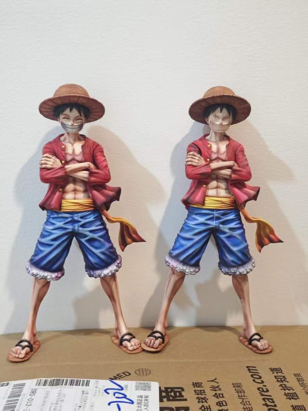 【預定】AW 抱胸橡皮人 路飛 