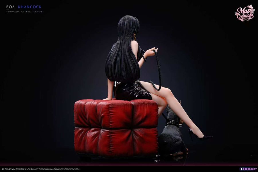 【預定】MUSE 牽狗女帝企劃第一彈：女帝身著皮衣勾勒出完美身材 