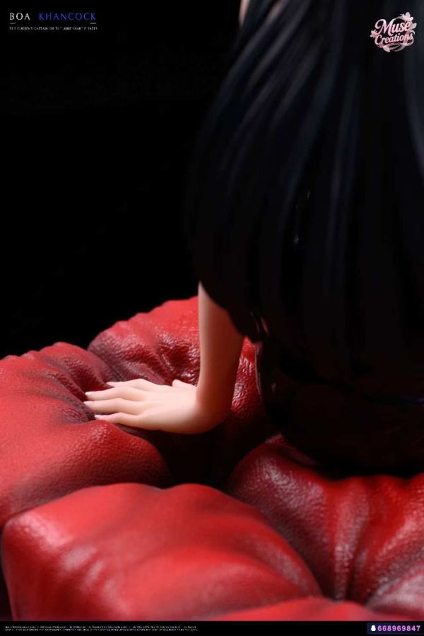 【預定】MUSE 牽狗女帝企劃第一彈：女帝身著皮衣勾勒出完美身材 