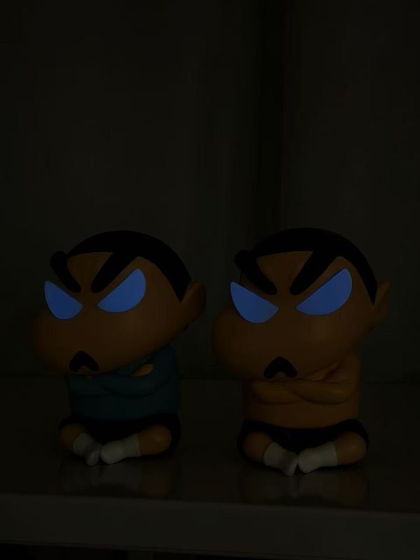 【海外代購】動感光波 暴怒小新（眼睛可發光） 異色 