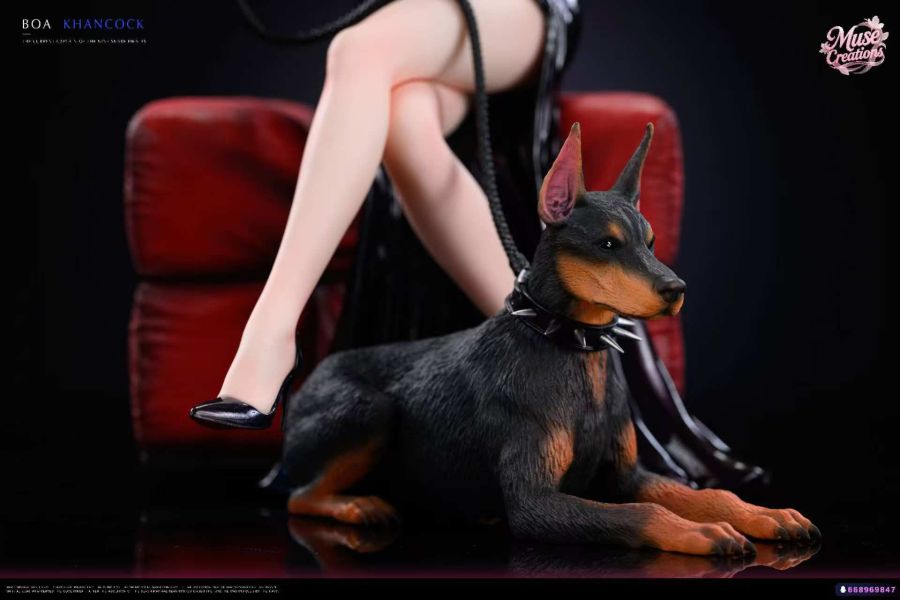 【預定】MUSE 牽狗女帝企劃第一彈：女帝身著皮衣勾勒出完美身材 