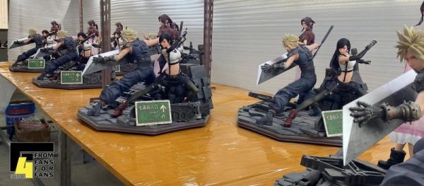 【海外代購】【56CM】F4 最終幻想組合 克勞德·史特萊夫&蒂法·洛克哈特&艾莉絲 