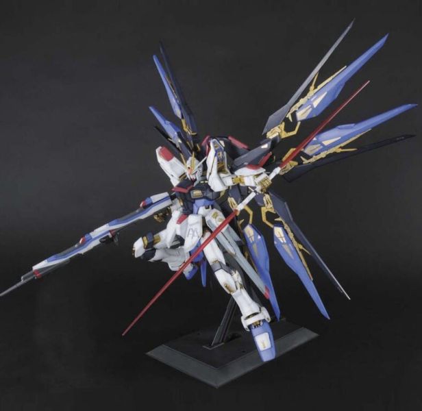 【鋼普拉】現貨 BANDAI 鋼彈SEED PG 1/60 ZGMF-X20A STRIKE FREEDOM GUNDAM 攻擊自由鋼彈 + LED 展示台座 【鋼普拉】BANDAI《機動戰士鋼彈SEED DESTINY》PG 1/60 ZGMF-X20A STRIKE FREEDOM GUNDAM 攻擊自由鋼彈 + LED 展示台座