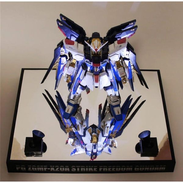 【鋼普拉】現貨 BANDAI 鋼彈SEED PG 1/60 ZGMF-X20A STRIKE FREEDOM GUNDAM 攻擊自由鋼彈 + LED 展示台座 【鋼普拉】BANDAI《機動戰士鋼彈SEED DESTINY》PG 1/60 ZGMF-X20A STRIKE FREEDOM GUNDAM 攻擊自由鋼彈 + LED 展示台座