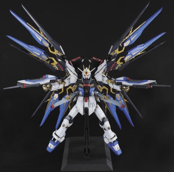 【鋼普拉】現貨 BANDAI 鋼彈SEED PG 1/60 ZGMF-X20A STRIKE FREEDOM GUNDAM 攻擊自由鋼彈 + LED 展示台座 【鋼普拉】BANDAI《機動戰士鋼彈SEED DESTINY》PG 1/60 ZGMF-X20A STRIKE FREEDOM GUNDAM 攻擊自由鋼彈 + LED 展示台座