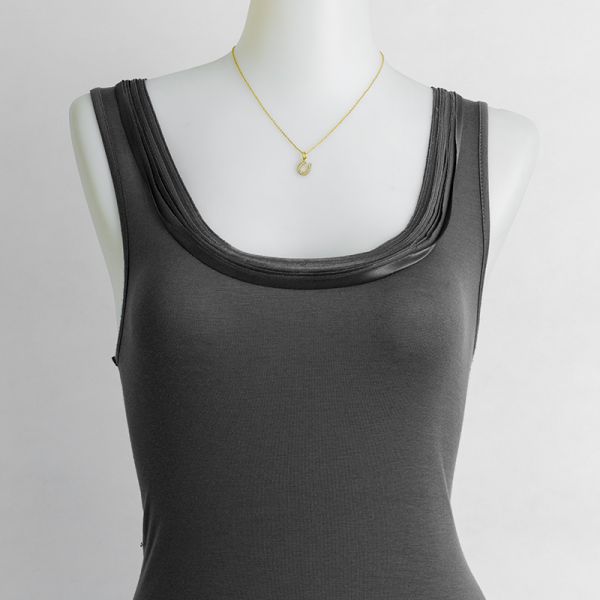 Mini hourse shose necklace with 14K matte gold plating Mini hourse shose necklace with 14K matte gold plating