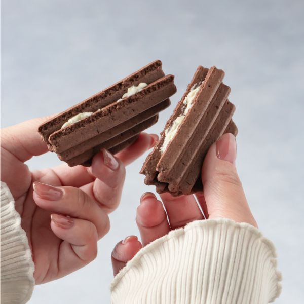 **預購** Snoopy Chocolat 巧克力波浪奶油夾心餅8入 