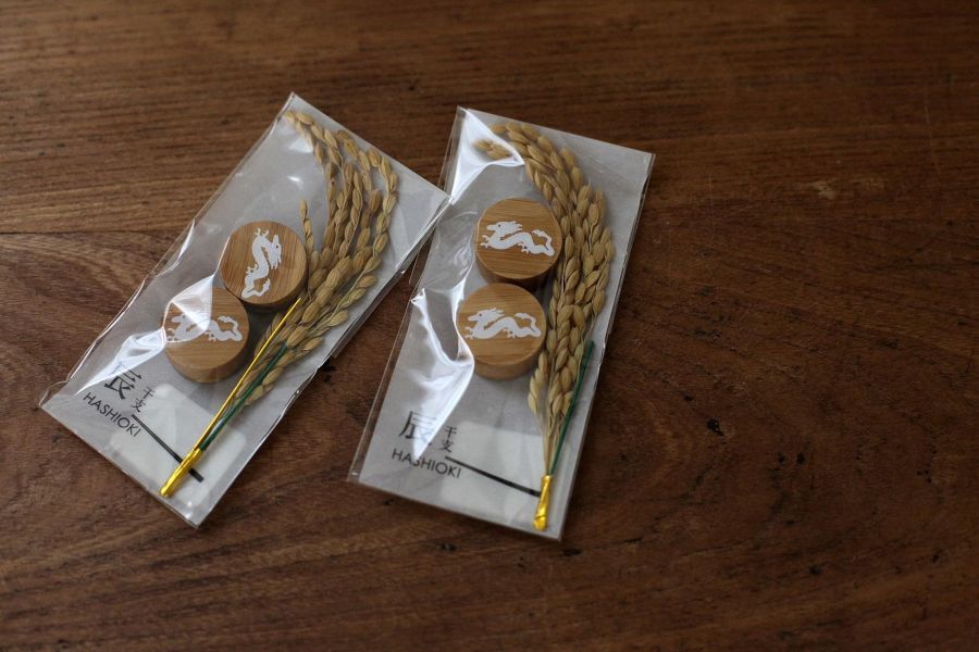 干支辰龍年圓形木製筷架 